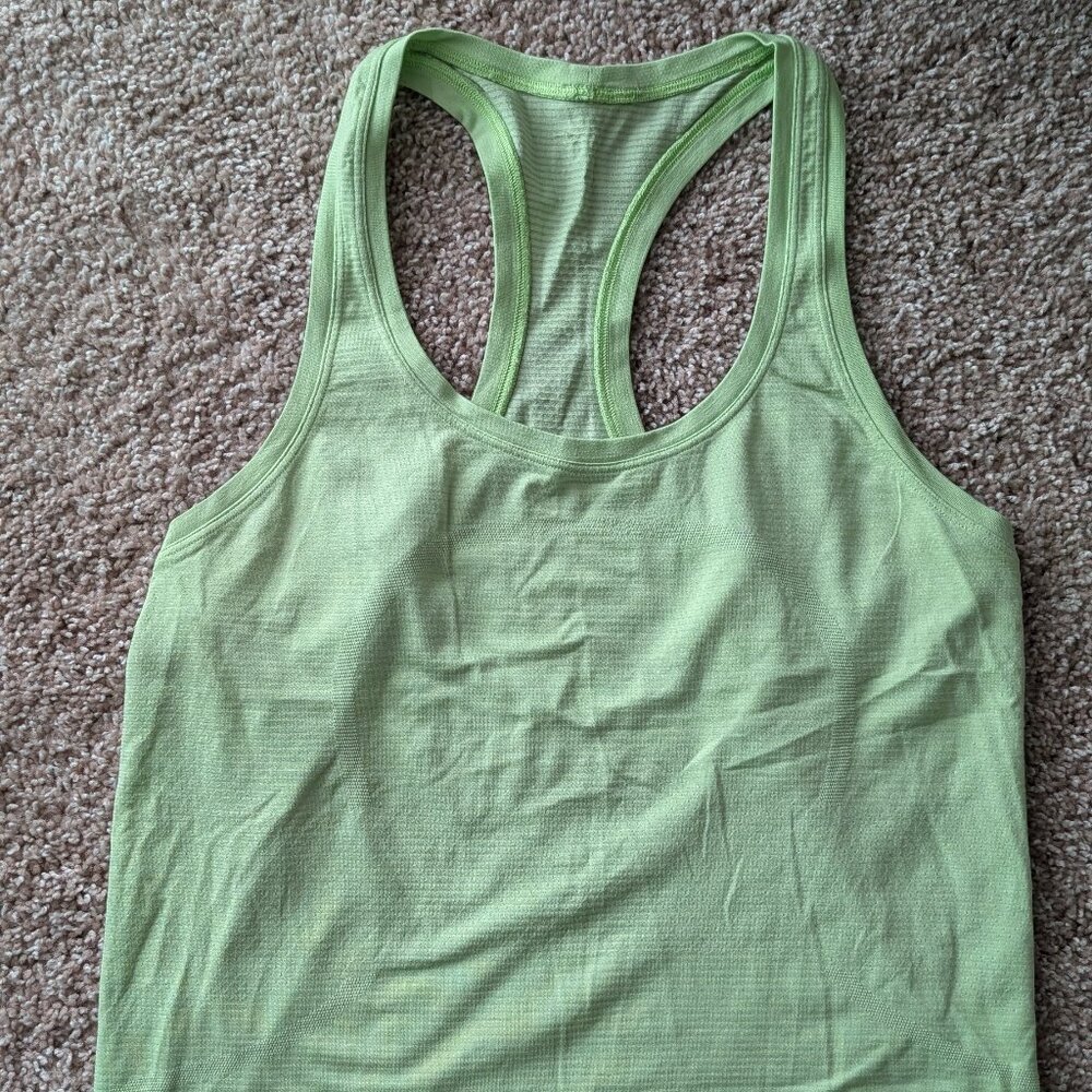 Size 8 Swiftly Tech Racerback Tank Top 2.0 *Race Length Neo Mint